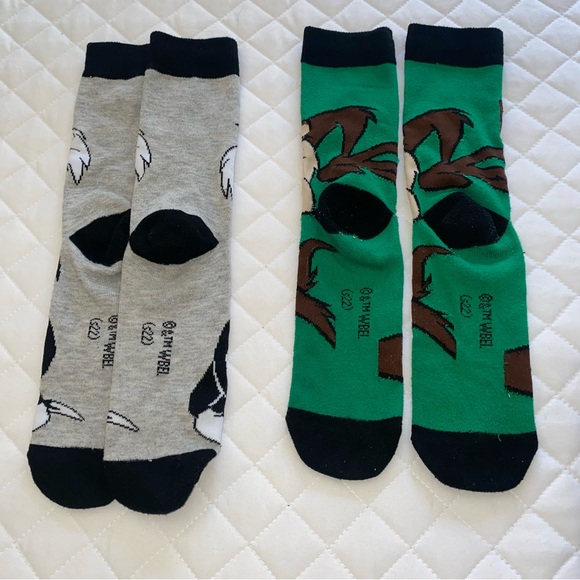 2 pair of men’s socks- Sylvester the cat and Tasmanian devil - Picture 3 of 4